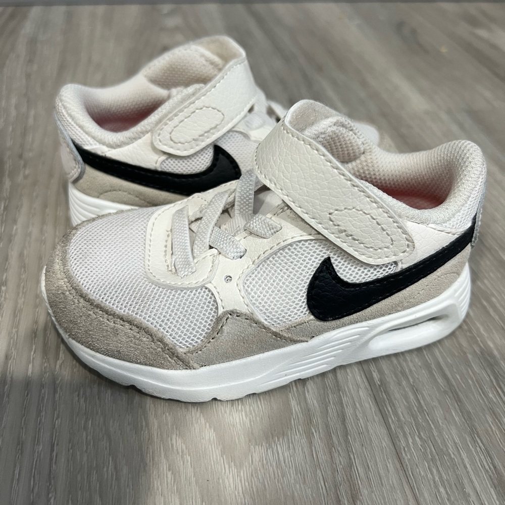 NIKE toddler sneakers size 6c